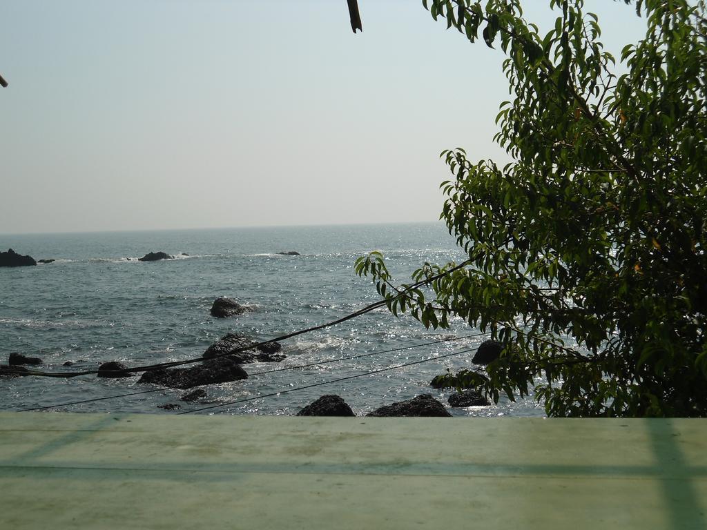 Arambol Hospitality Red Rock Hotel Exterior photo